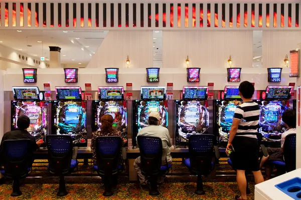 Maruhan Shinjuku Toho interior